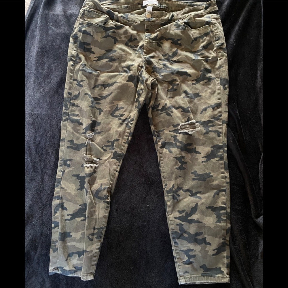 Plus size 22 Lane Bryant Distressed camo jeans